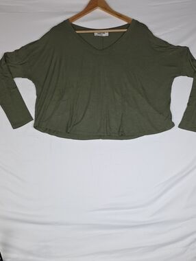 Double Zero Olive Green V-Neck Long Sleeve Top Small